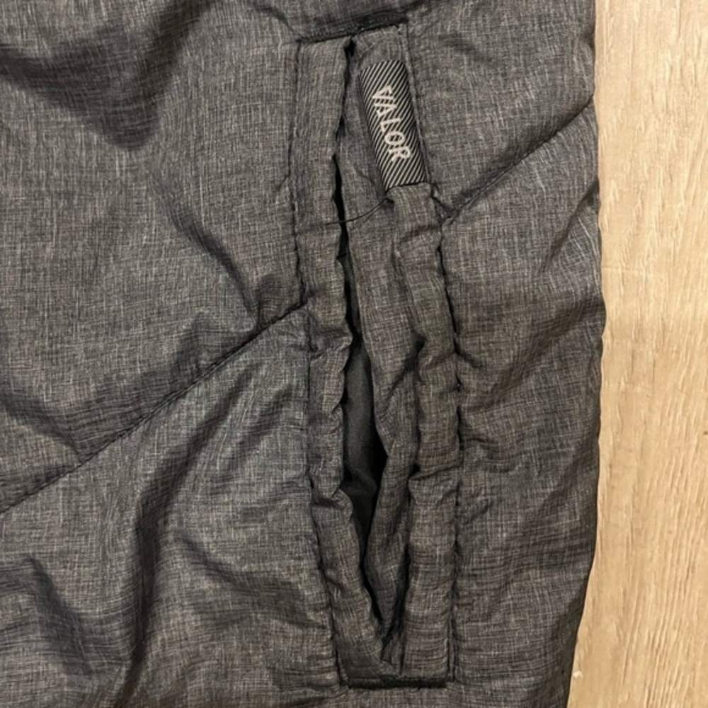 Valor Collective Gray Retro Puffer Vest Medium - Picture 5 of 10